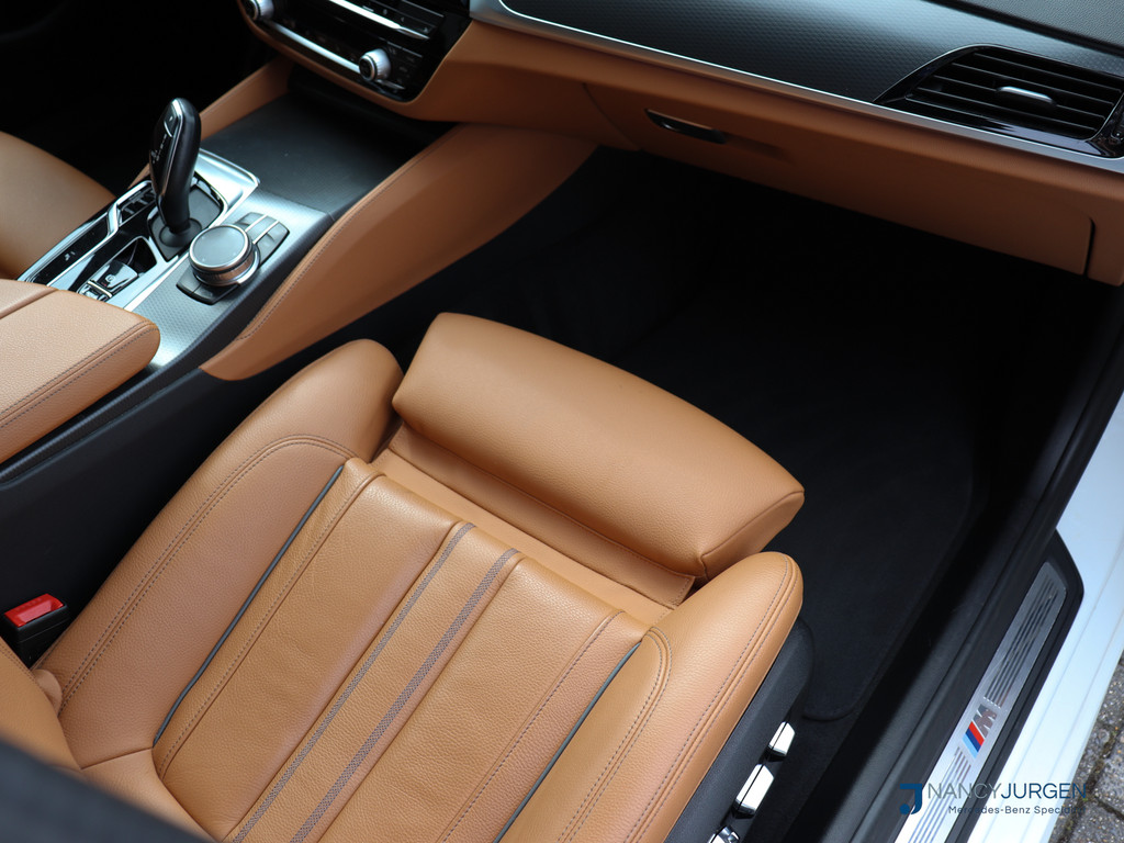 BMW 5 Serie Touring 530i xDrive |4WD | M-Sport | Pano | Luchtvering | Leder | Ambiente Verlicht. | 20" M Velgen | 4-Zone Climate Control | E 51918567-3.jpg | Nancy Jurgen Auto