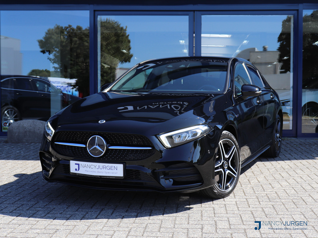 Mercedes-Benz A-Klasse 250 e Business | AMG Ed. | 8G Aut. | MBUX | Night Pakket | Ambiente | Apple Car Play/Android Auto | Parkeer Assist. | 18 " LM Ve 55527256-0.jpg | Nancy Jurgen Auto